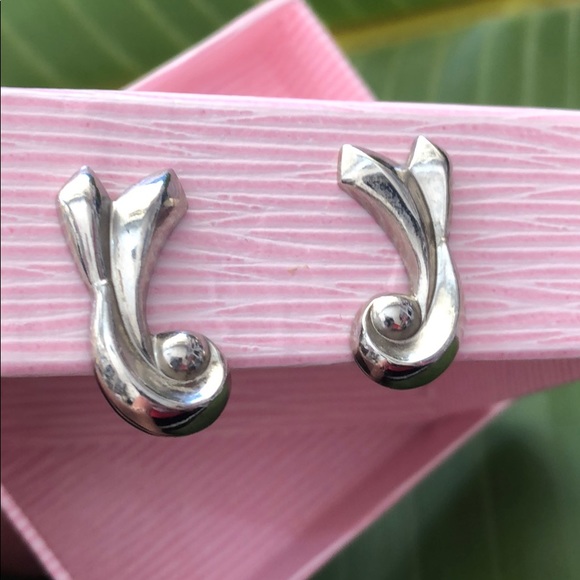 🛼Vintage Silver Tone Earrings - Picture 2 of 7